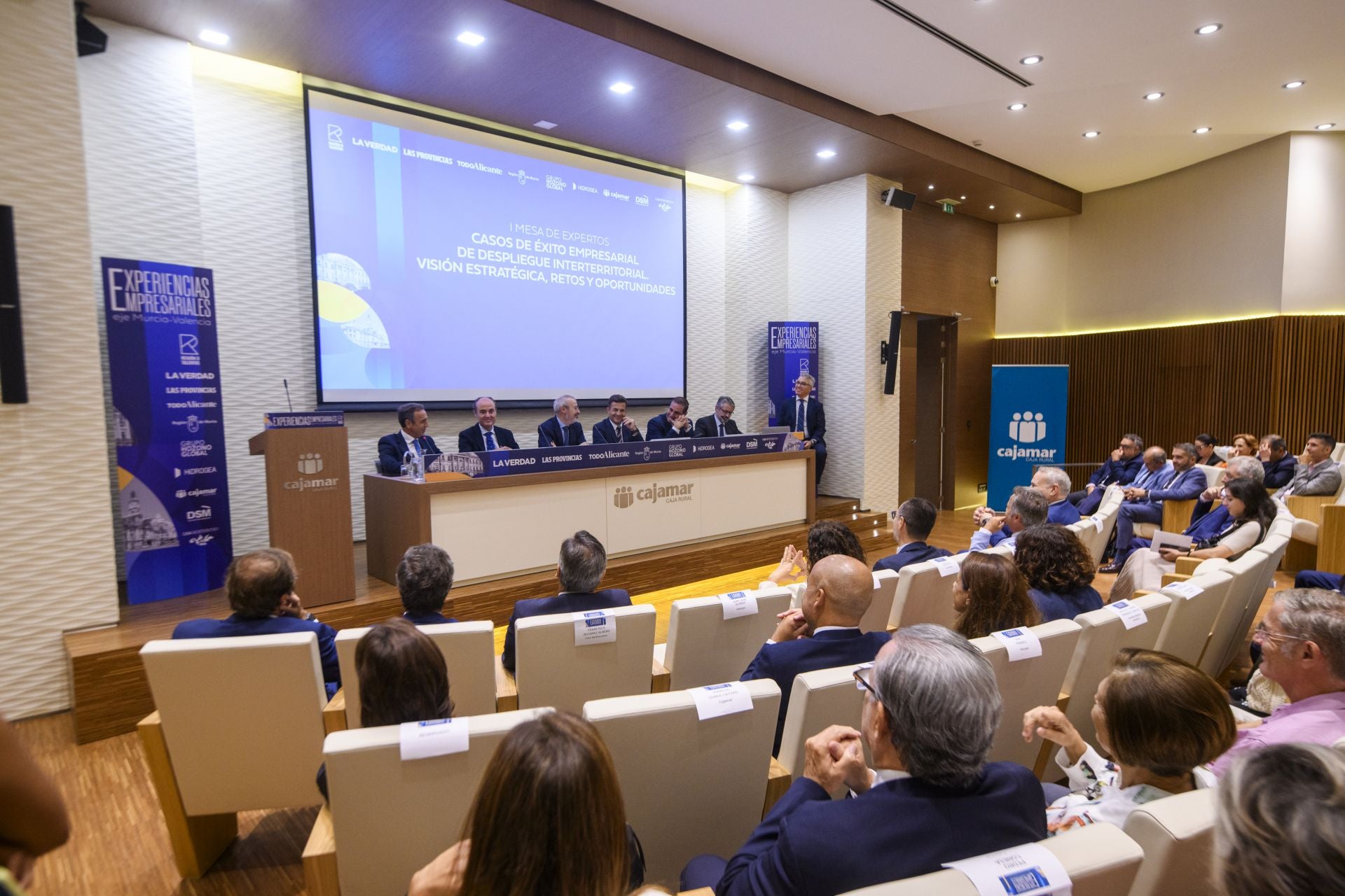 El encuentro &#039;Experiencias Empresariales. Eje Murcia-Valencia&#039;, en imágenes