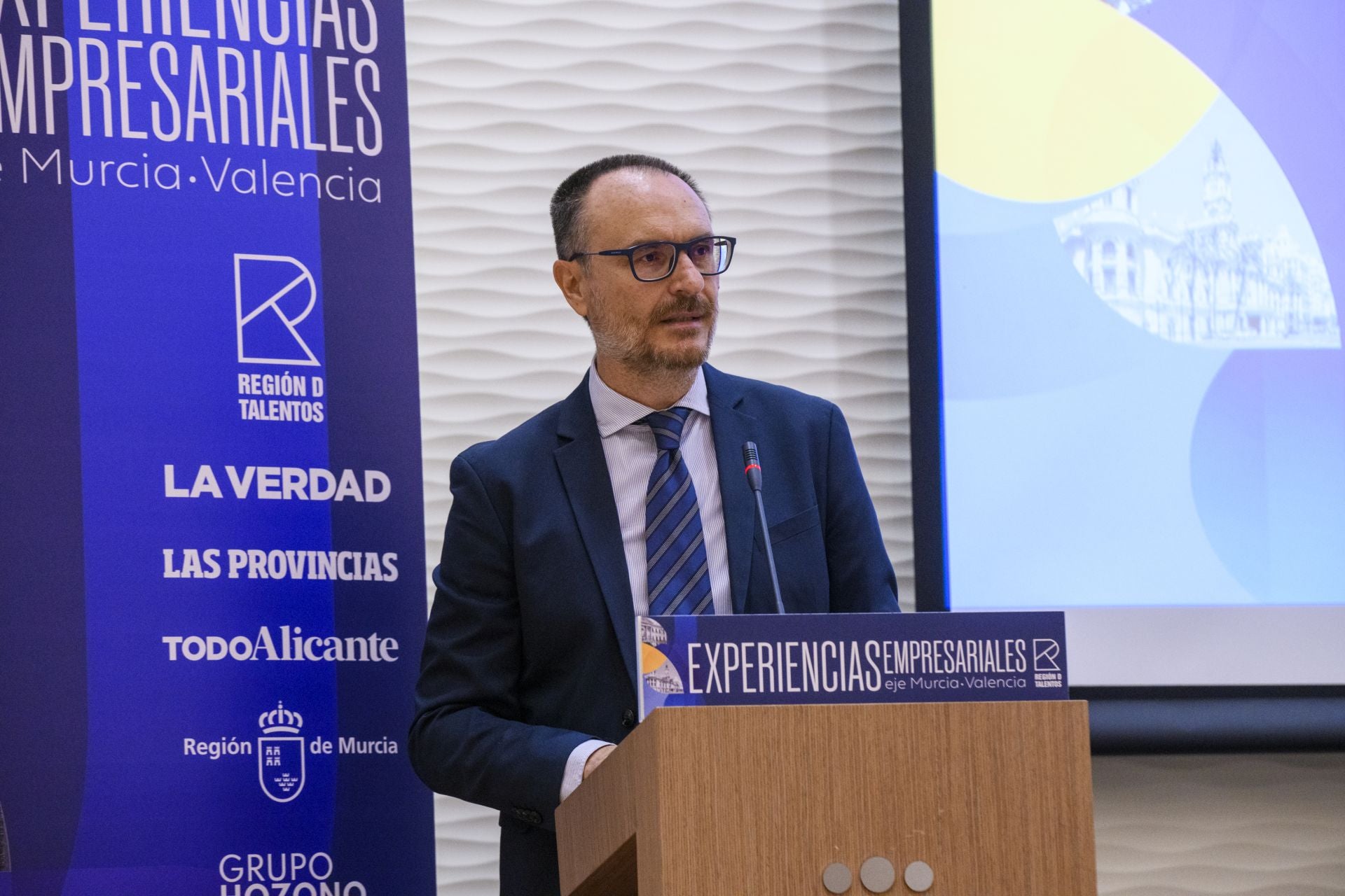 El encuentro &#039;Experiencias Empresariales. Eje Murcia-Valencia&#039;, en imágenes