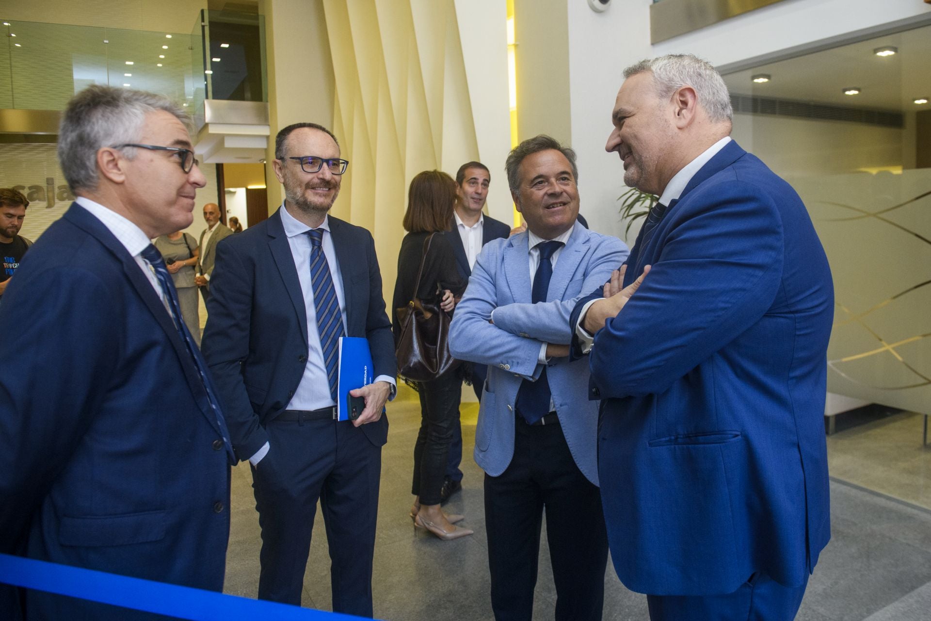 El encuentro &#039;Experiencias Empresariales. Eje Murcia-Valencia&#039;, en imágenes