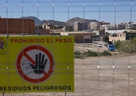 La parcela, el día en el que se restituyó el vallado y la cartelería.