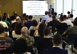 Antonio Marín Saura, vicesecretario general de la Delegación del Gobierno en la Región, durante su ponencia en el evento de GM Oposiciones, celebrado en el edificio Marla Center.