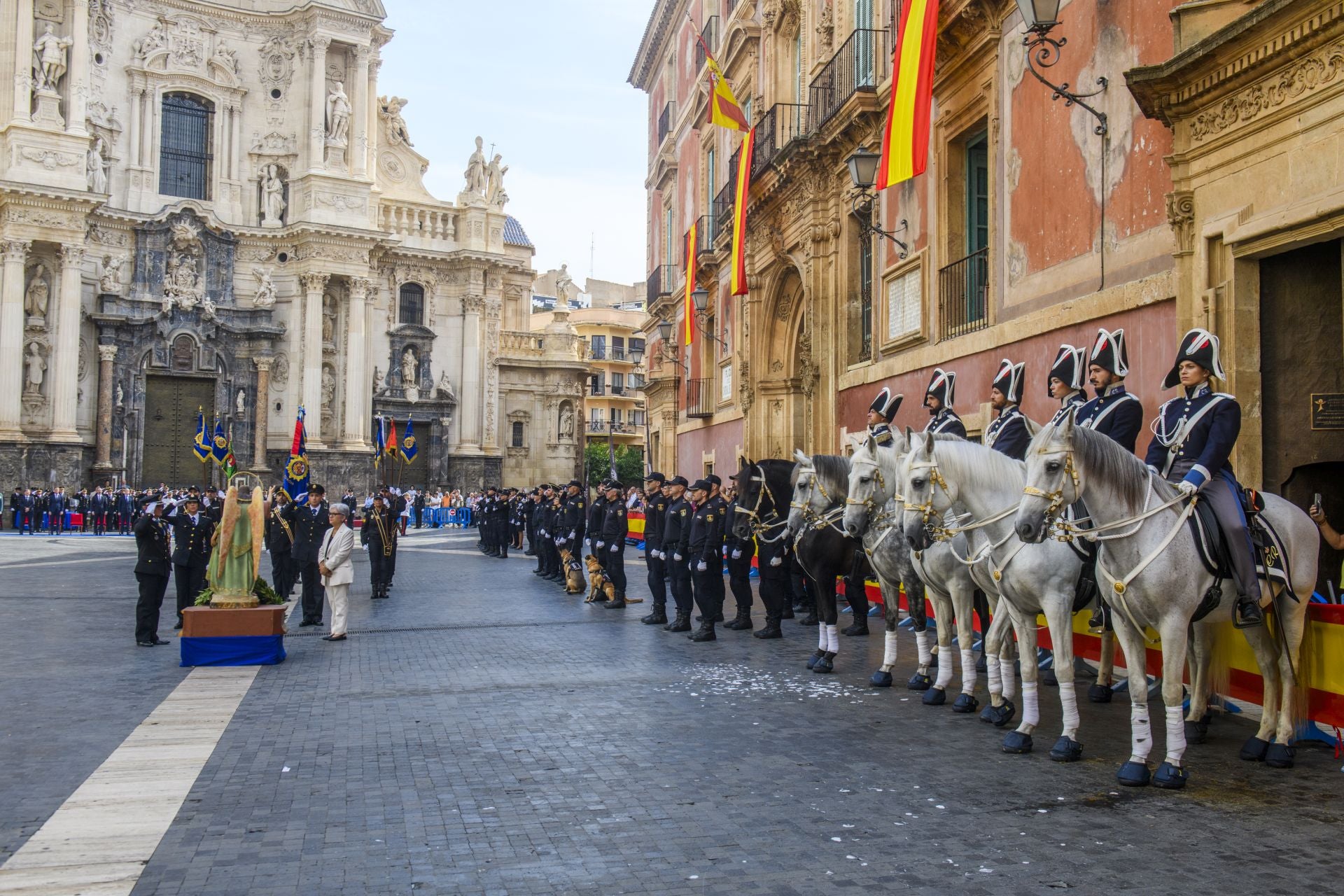 El acto por el Día de la Policía en Murcia, en imágenes