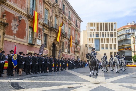 Acto por el Día de la Policía en la plaza Cardenal Belluga de Murcia.