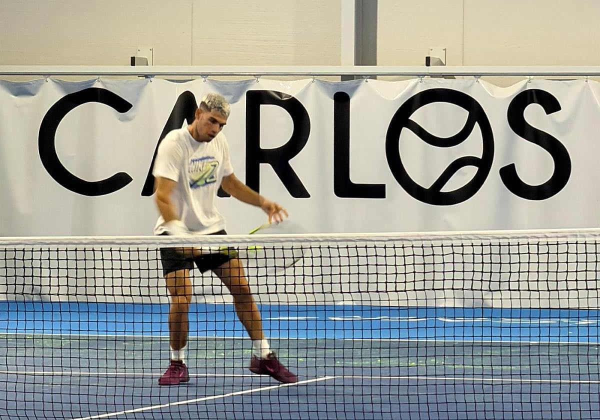 Carlos Alcaraz, entrenando ayer en El Palmar.
