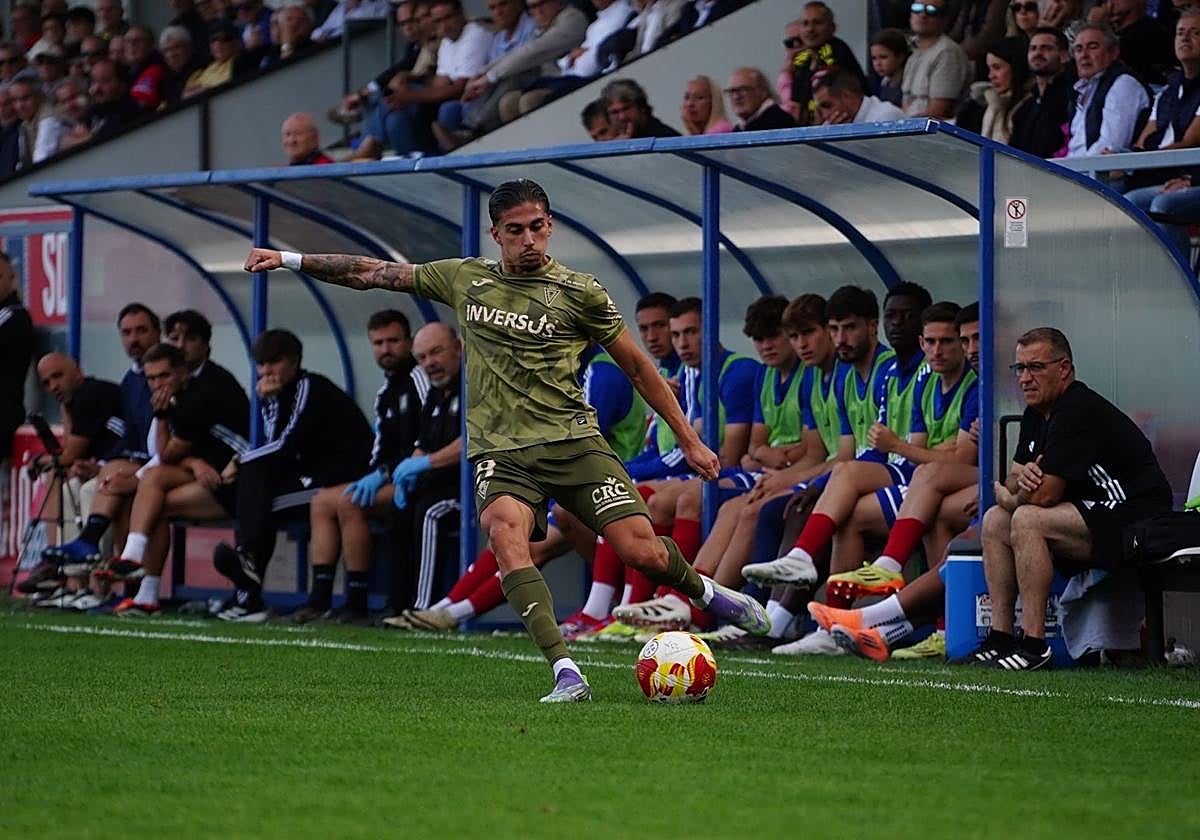 Cristo Romero poniendo un centro.