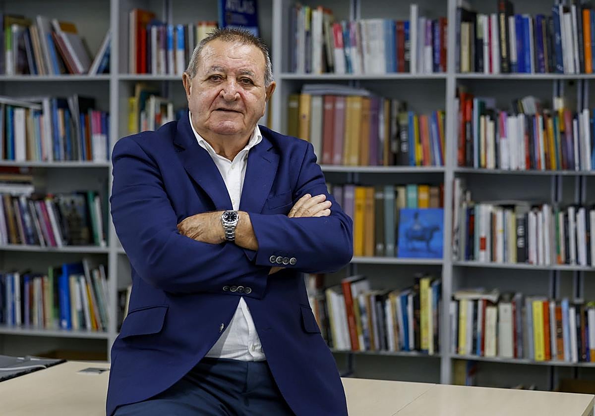 El empresario José Hernández posa en la Redacción de LA VERDAD.