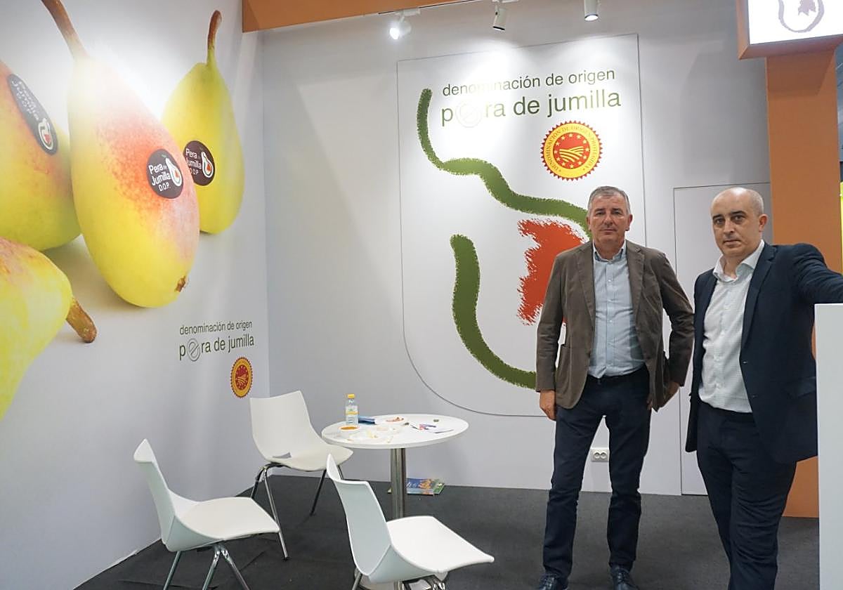 Miembros del Consejo Regulador en su estand de Fruit Attraction.