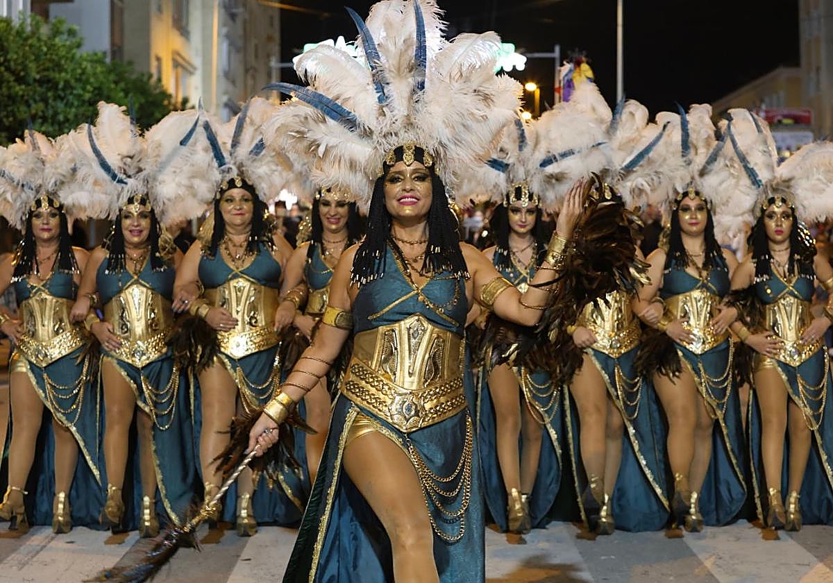 Un momento del desfile de Moros y Cristianos por las calles de Molina de Segura.