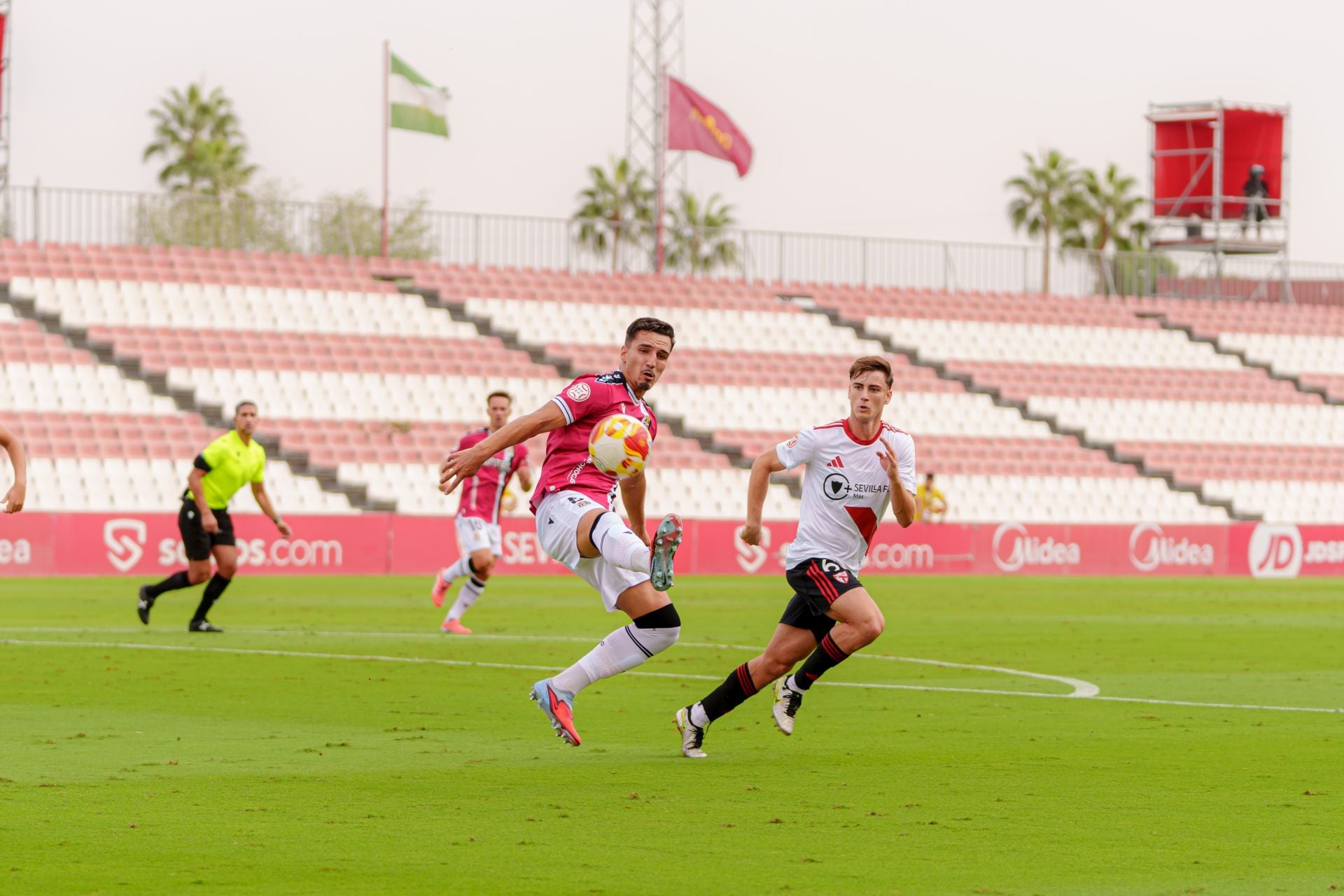 El FC Cartagena naufraga ante el Sevilla Atlético, en imágenes