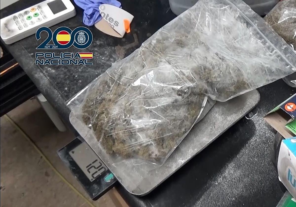 Una de las bolsas de droga interceptadas por la policía.