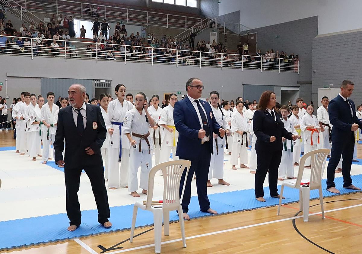 Participantes de la modalidad de kárate.