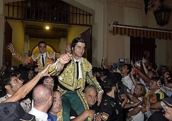 Su última salida a hombros en 2019 de La Condomina