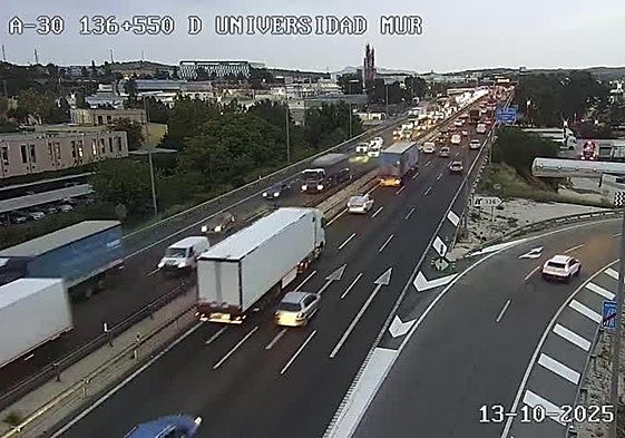 El enlace de la autovía A-30 con la A-7, este lunes.