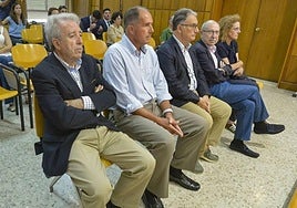 Antonio Cerdá, Manuel Alfonso Guerrero, Joaquín Bascuñana, José María Ródenas y María Antonieta Fernández, en el banquillo de la Audiencia Provincial por el 'caso Novo Carthago'.