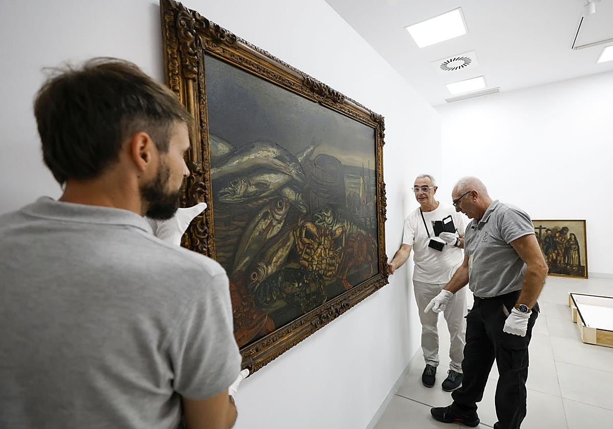 Las imágenes del montaje de la exposición &#039;Carpe y los maestros Solana y Vázquez Díaz&#039; en Murcia