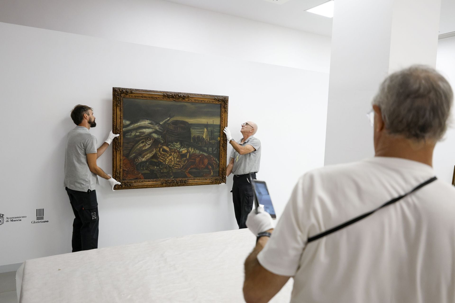 Las imágenes del montaje de la exposición &#039;Carpe y los maestros Solana y Vázquez Díaz&#039; en Murcia