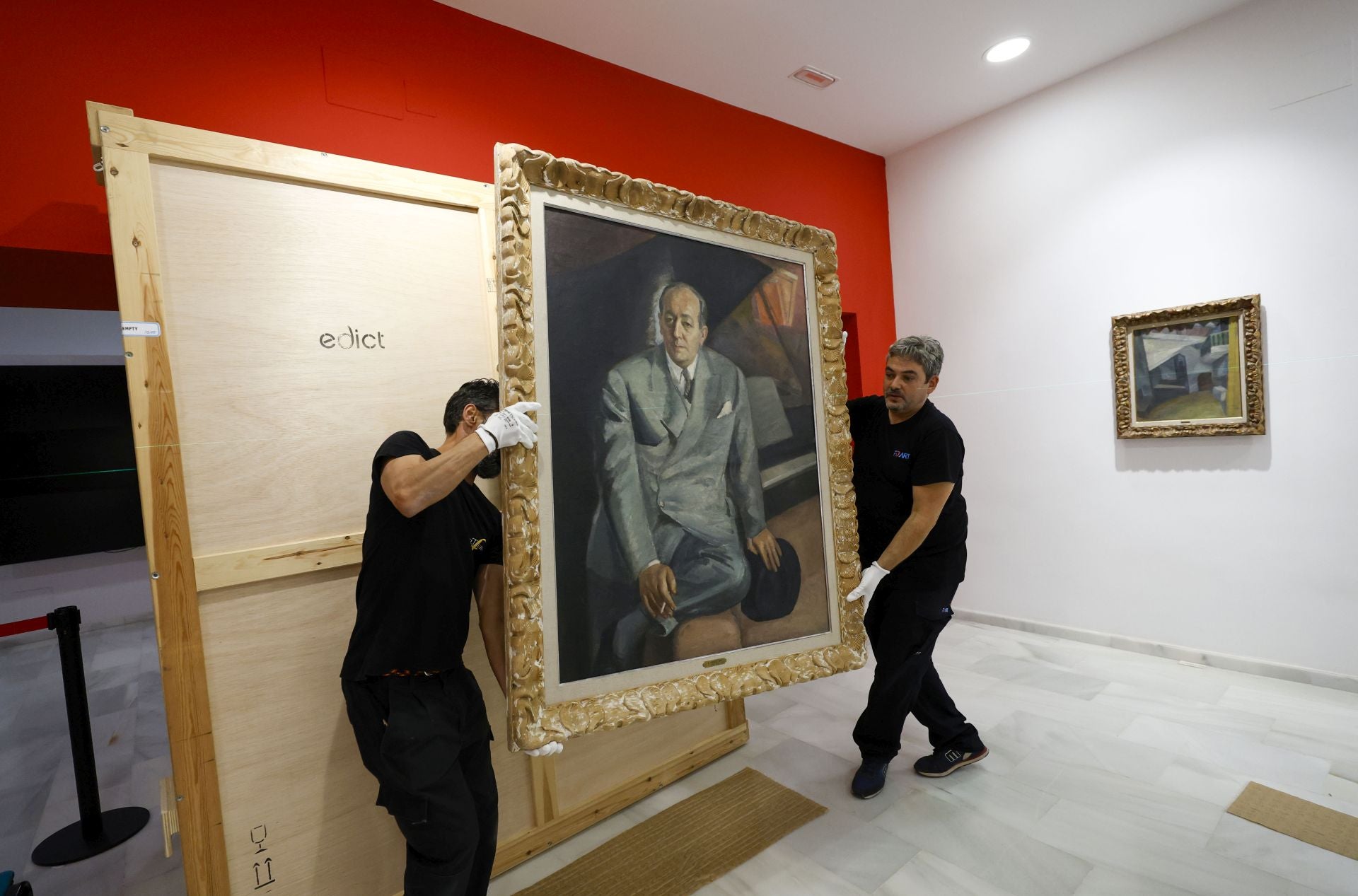 Las imágenes del montaje de la exposición &#039;Carpe y los maestros Solana y Vázquez Díaz&#039; en Murcia