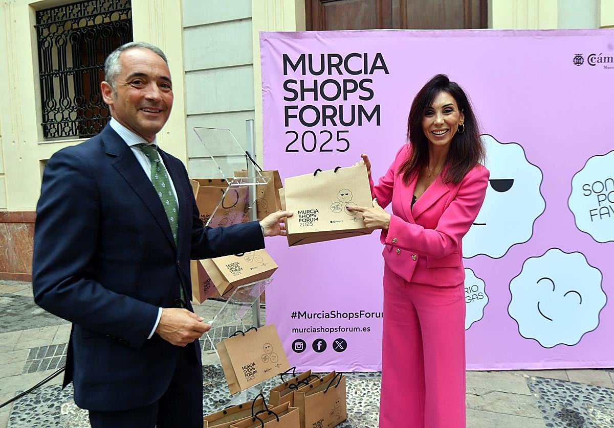 Rafael Gómez y Miryam Fuertes, este miércoles, durante la presentación del evento.