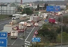 Estado del tráfico a la altura del enlace entre las autovías A-30 y A-7, este miércoles a las 8.09 horas.
