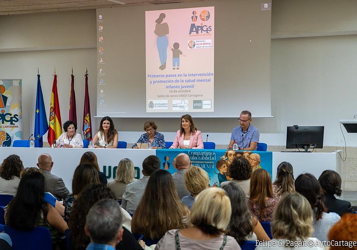 La inauguración de la jornada contó con la concejala de Política Social.