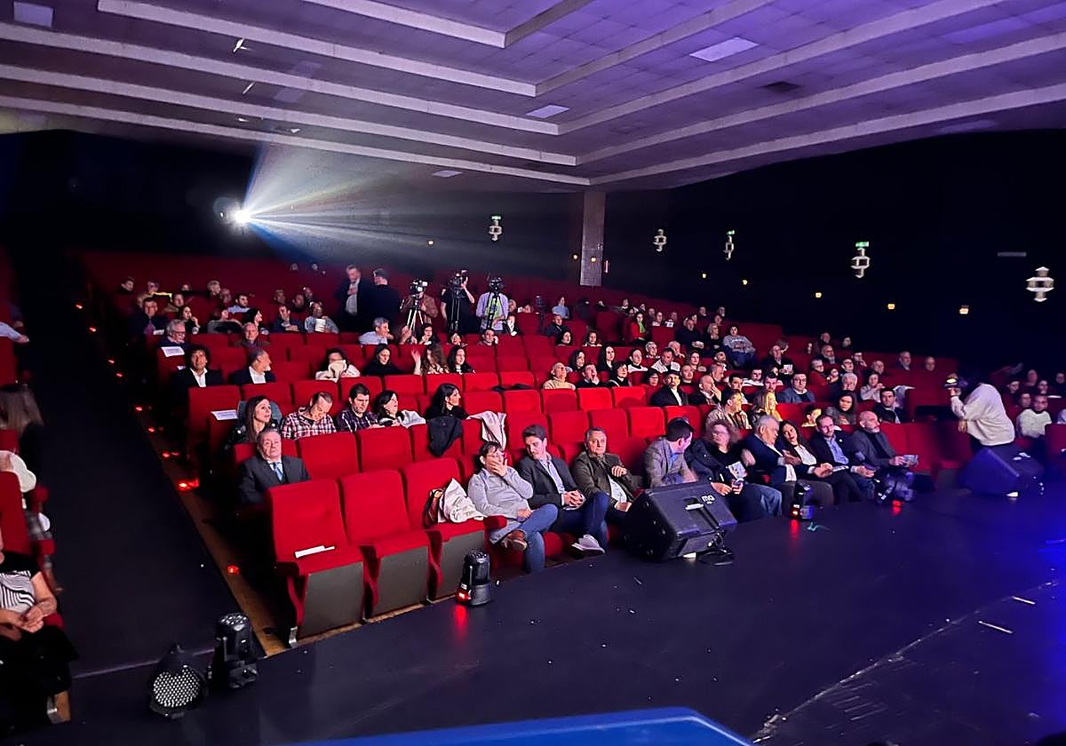 Espectadores, en el Cine Velasco, durante un evento municipal.