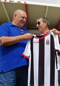 Imagen - Baby, con una camiseta del Efesé, en un homenaje que le hicieron en Algeciras en 2019.