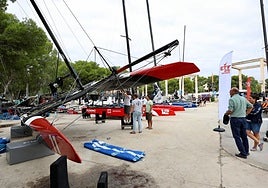 Los equipos preparan sus catamaranes voladores de la ETF 26 en Los Alcázares