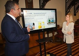 El consejero Juan María Vázquez, junto con la directora general de Calidad y Evaluación Ambiental del Ministerio para la Transición Ecológica y el Reto Demográfico, Marta Gómez Palenque.