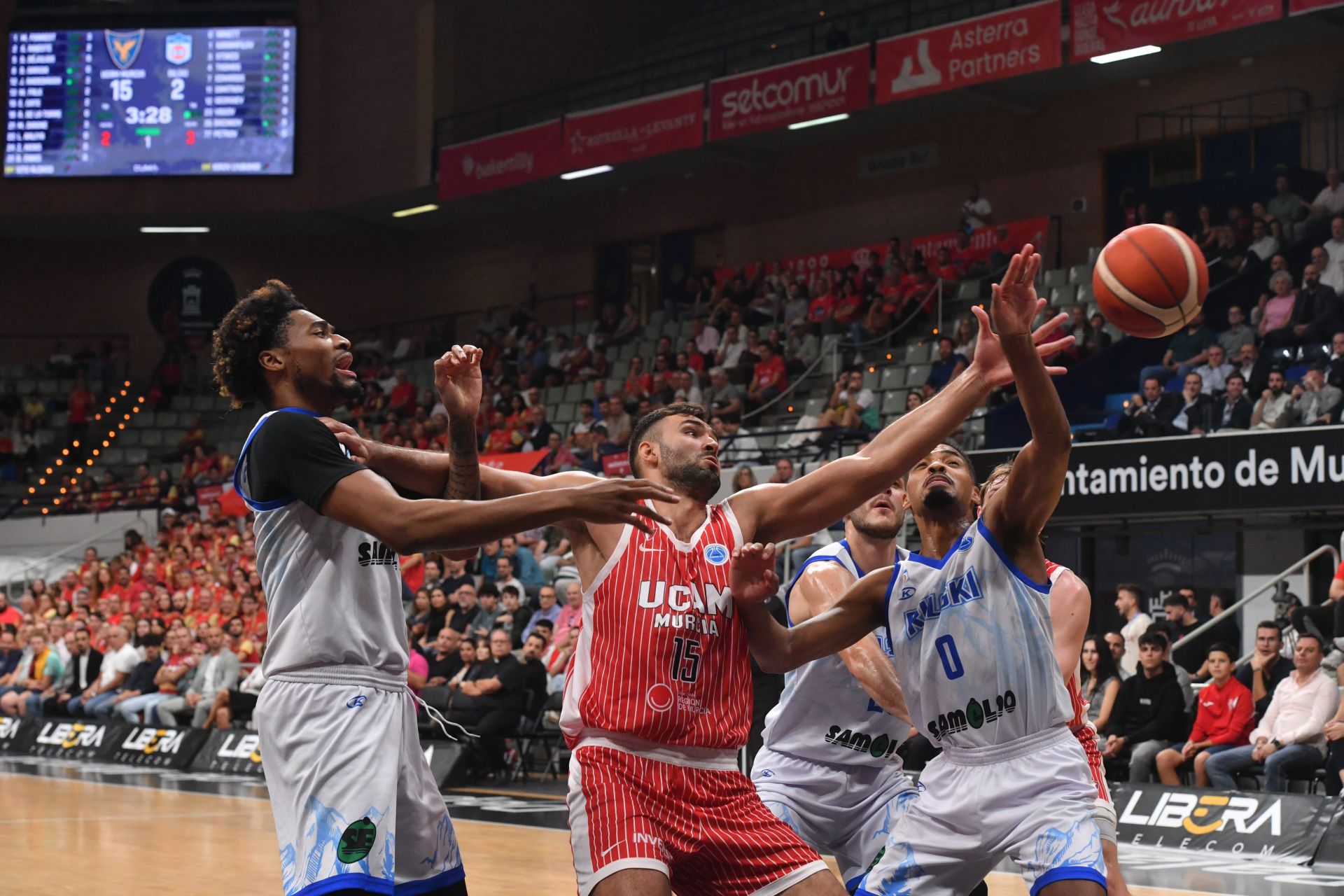 Las imágenes del trinfo del UCAM ante el Rilski (77-63)