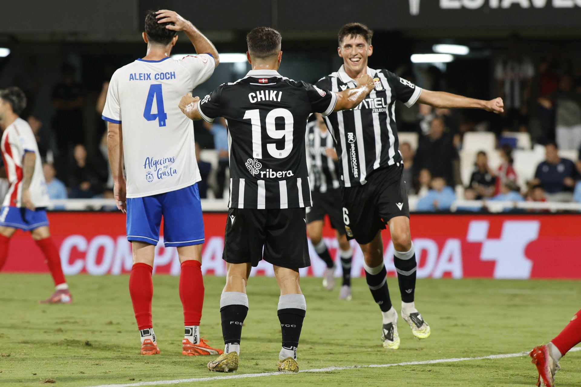 El martillo pilón de Javi Rey acuesta líder al FC Cartagena, en imágenes