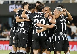 Los jugadores del FC Cartagena celebrando un gol al Algeciras.