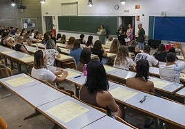 Los aspirantes durante el examen del 14 de septiembre.