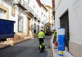 Obras para la renovación integral de la calle Selgas, ayer.
