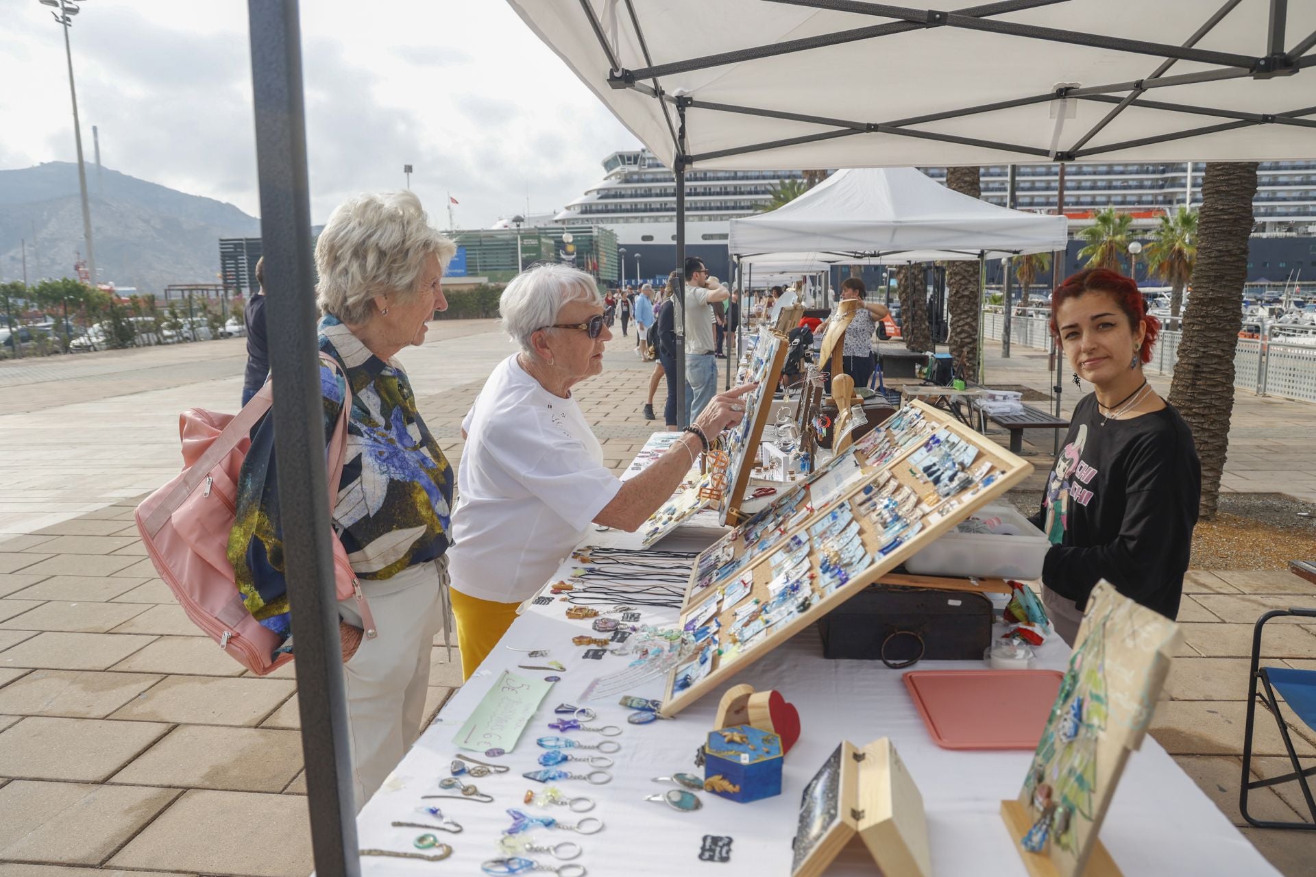 Más de dos mil turistas del crucero &#039;Queen Victoria&#039; desembarcan en Cartagena, en imágenes