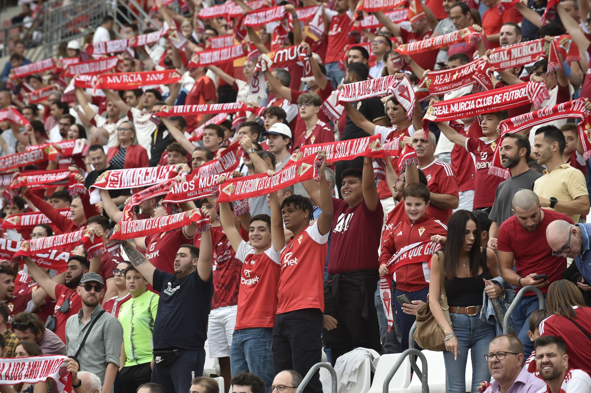 El Real Murcia se estrella ante el Ibiza, en imágenes