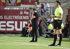 Joseba Etxeberria, cabizbajo en el partido ante el Ibiza