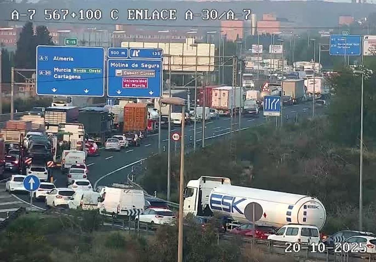 El enlace de la autovía A-30 con la A-7, este lunes.