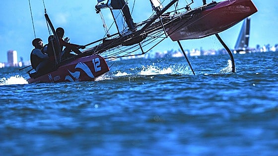El 'K-Challenge Blue' francés conquista el circuito ETF-26 en aguas del Mar Menor
