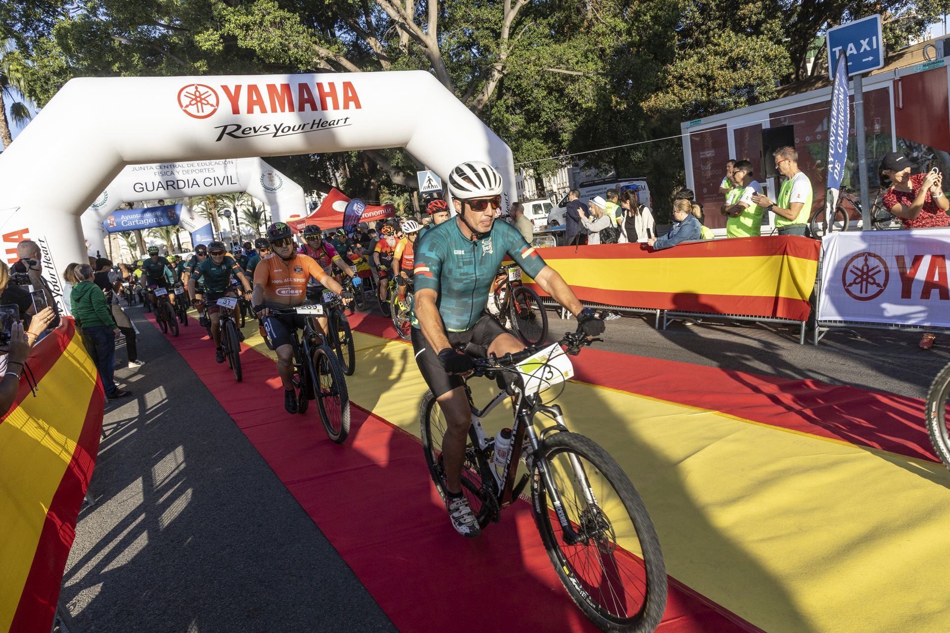 Las imágenes de la carrera solidaria de la Guardia Civil en Cartagena