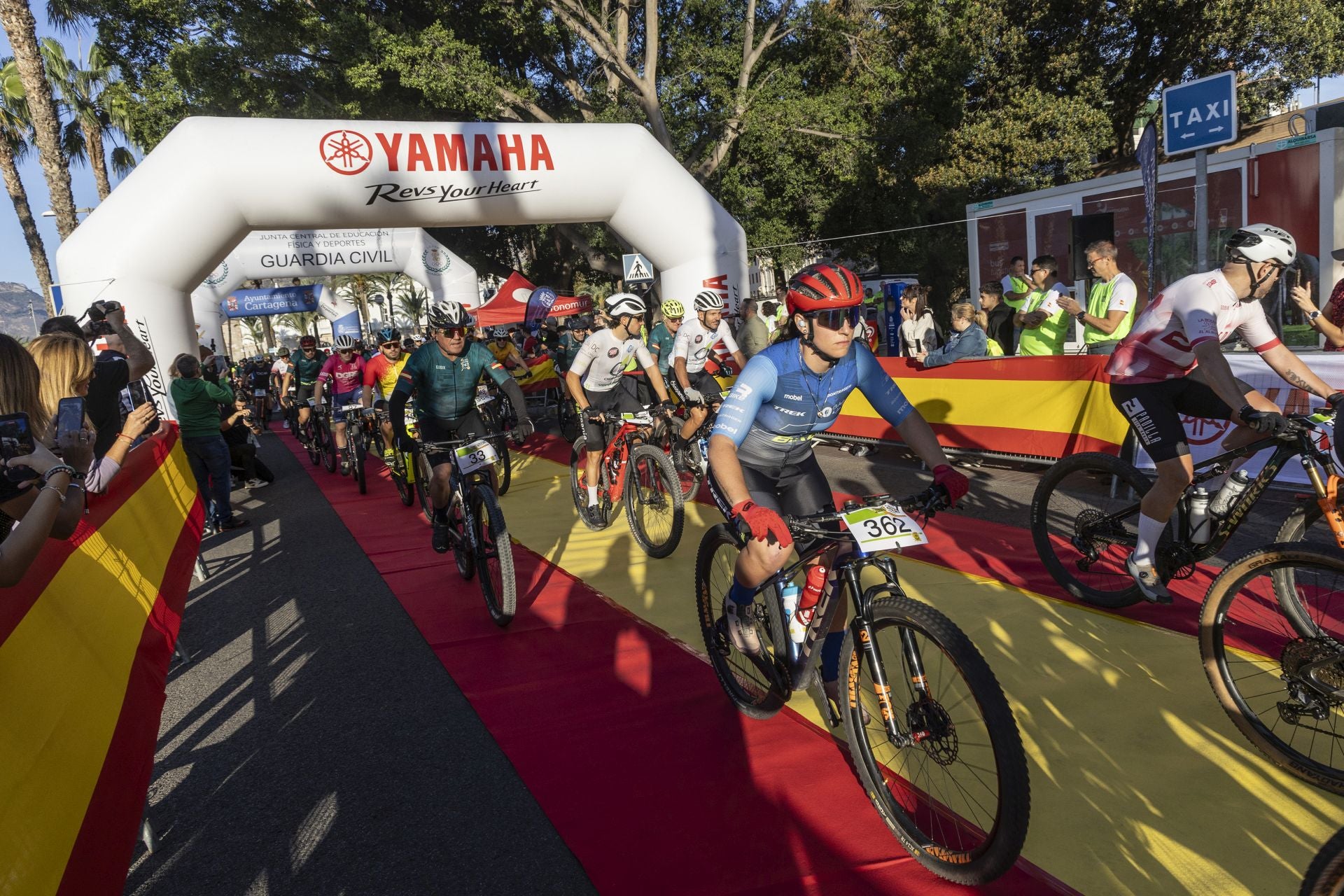 Las imágenes de la carrera solidaria de la Guardia Civil en Cartagena