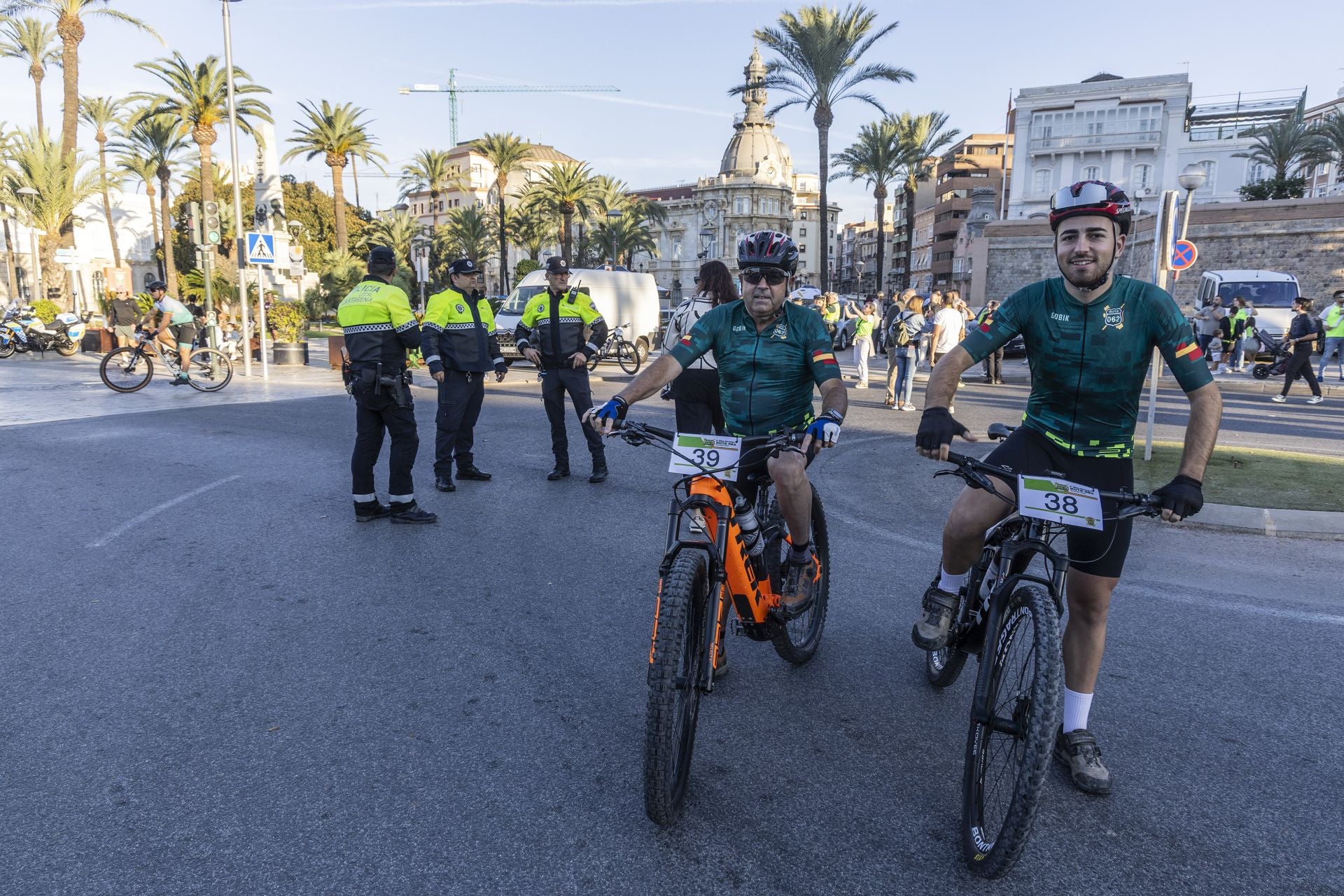 Las imágenes de la carrera solidaria de la Guardia Civil en Cartagena