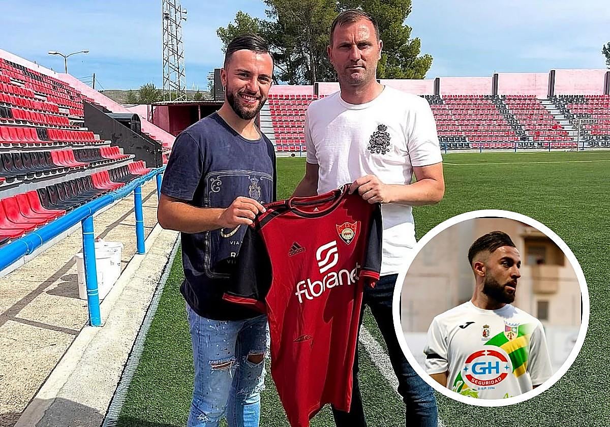 Quique Pina con Ranko Despotovic, uno de sus representados; en detalle, como jugador del Calasparra.