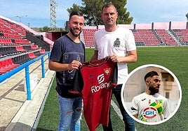 Quique Pina con Ranko Despotovic, uno de sus representados; en detalle, como jugador del Calasparra.