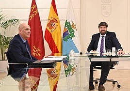 López Miras, este lunes, con el alcalde de Villanueva del Río Segura, Jesús Mariano Viciana.