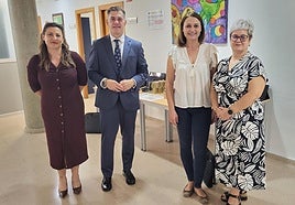 La iniciativa fue presentada este martes en el Centro Integral La Cerámica por la concejala de Bienestar Social, Rocío Cózar, y el edil de TIC, Fran Hernández Gómez