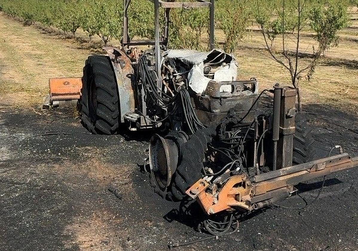 Estado del vehículo tras el incendio.