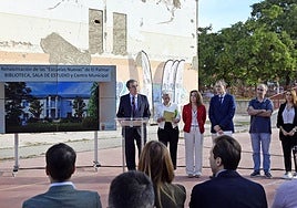 José Ballesta presentando el proyecto en El Palmar.