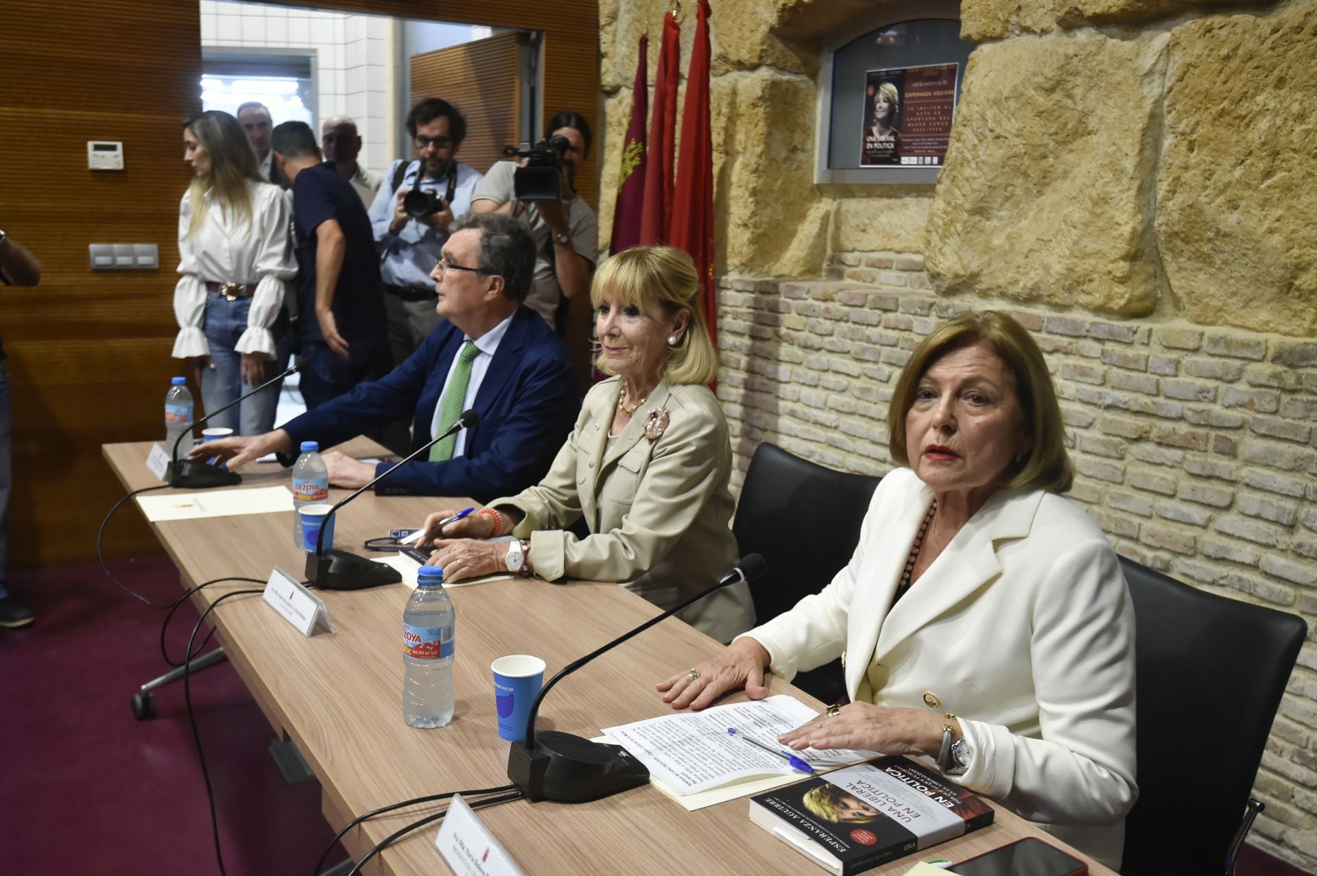 Esperanza Aguirre presenta su libro en Murcia, en imágenes