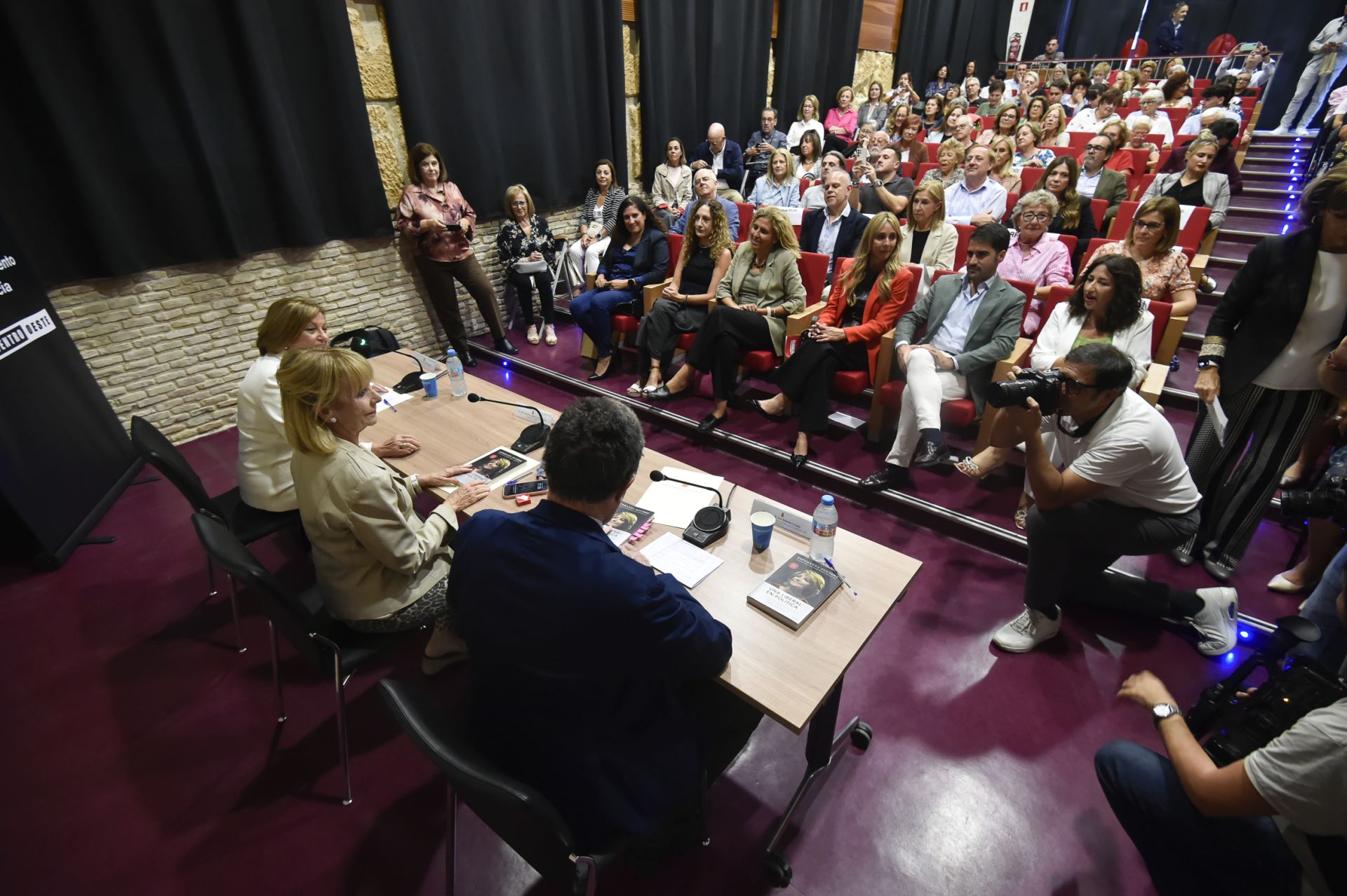 Esperanza Aguirre presenta su libro en Murcia, en imágenes