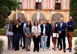 Representantes de la UCAM, El Ciruelo y Widhoc Smart Solutions, tras la firma del convenio en el Campus Los Jerónimos.